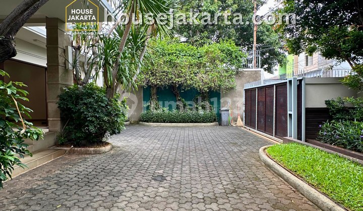 Rumah Mampang Strategis . Akses Mudah ke Gatsu, Kemang 2