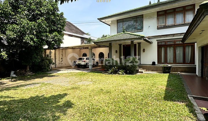 Pondok Indah 2-Story House Spacious Garden Carport
