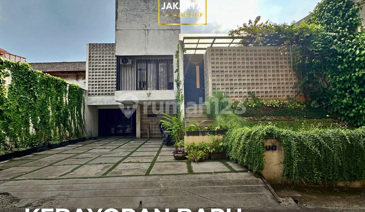 Rumah 2 Lantai Modern Minimalis Rooftop View SCBD Private Pool & Ada Carport