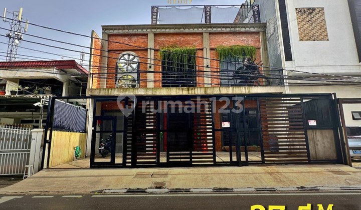 Rumah Industrial 3 Lantai Lokasi Strategis Cocok untuk Tempat Tinggal, Kantor atau Usaha 