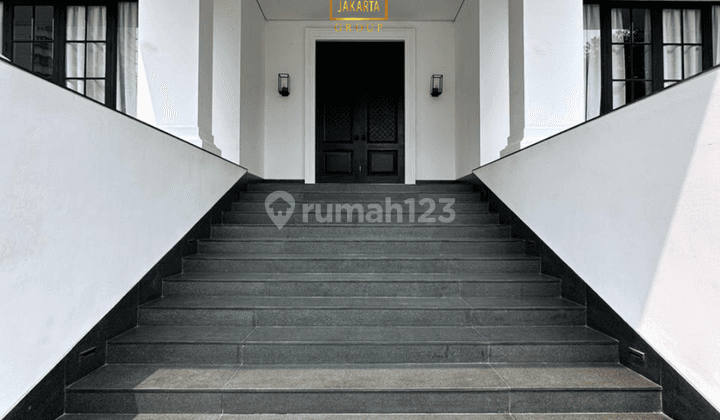 Rumah 2 Lantai + Basement Semi Furnished Dekat Senayan 2