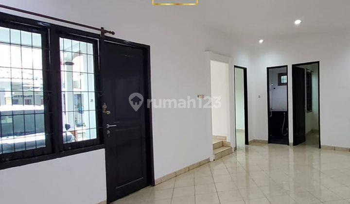 Rumah 2 Lantai Semi Furnished Dekat St Mrt  2