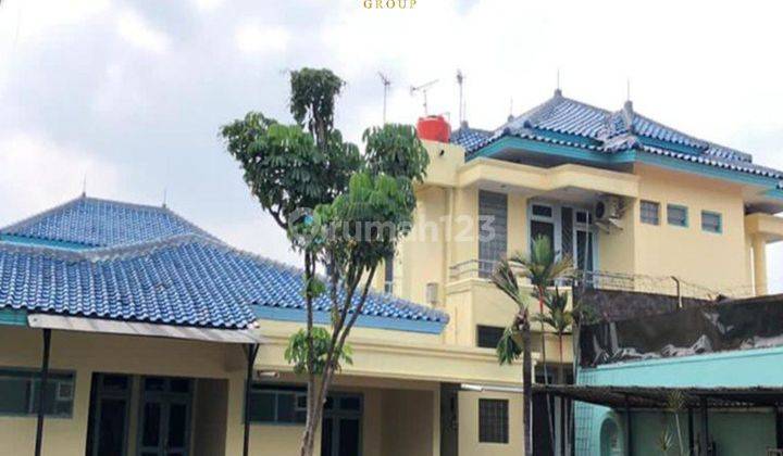 Rumah 2 Lantai Ada Taman, Garasi Carport Luas 1