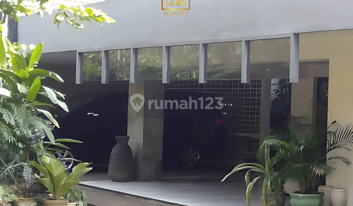 Rumah 2 Lantai Prime Area Dekat Scbd, Garasi Carport Luas 2