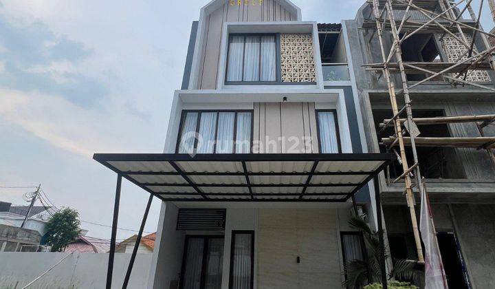 Rumah Pejaten 3 Lantai Minimalis Ada Private Lift 1