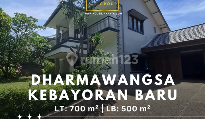 Dharmawangsa House in the Elite Area of Kebayoran Baru. Spacious Garden & Private Pool