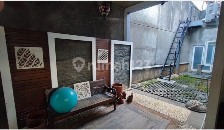 Ready-to-Occupy 719 Square Meter House in Komplek 12 Cipinang Cempedak, East Jakarta 2