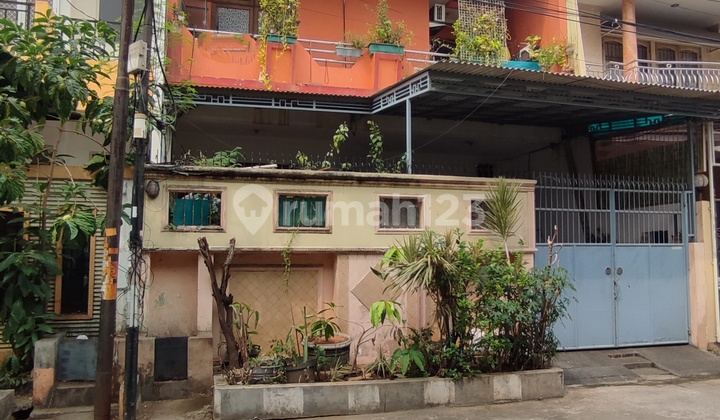 For Sale 2.5-Story House in Taman Duta Mas, Grogol Petamburan 2