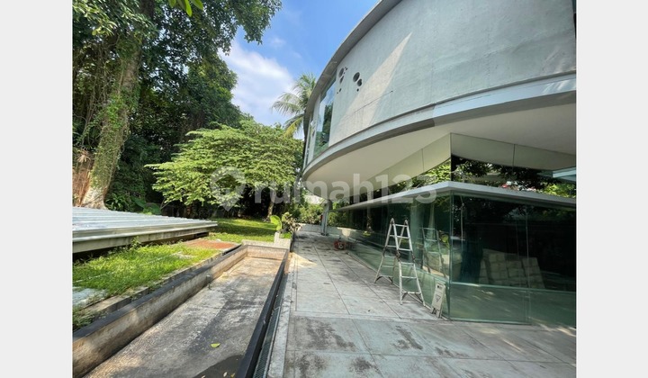Gedung Dengan Harga Fastastis Hanya 29 M (NJOP 46,7 M), Kemang 