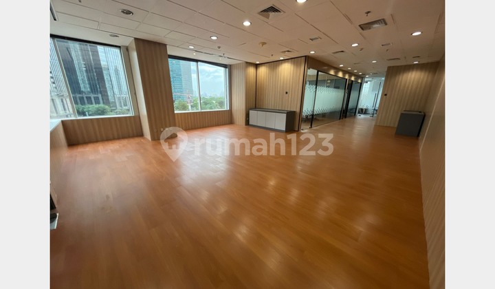 Ruang Kantor 300 Meter Listrik Gratis di Menara Sudirman, Senayan