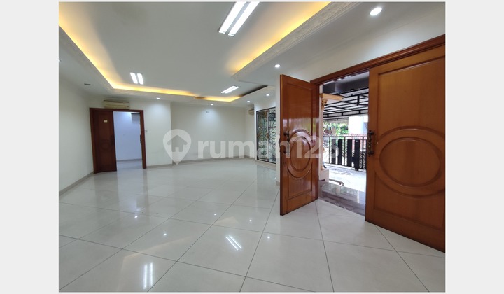 Ready-to-Occupy Huk House, Suitable for Office, Cipinang Cempedak, Cawang