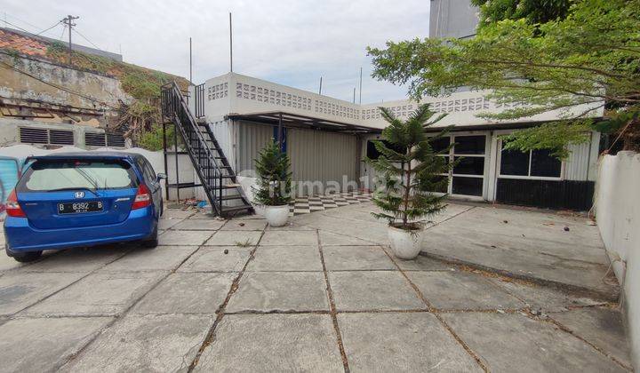 Disewakan Tempat Usaha 200 Meter di Pinggir Jalan Besar, Huk, Jatinegara Barat 1