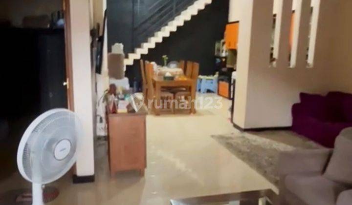  Dijual Rumah Bagus Tingkat 1,5 Lantai Siap Pakai Di Perumahan Graha Estetika, Semarang 2