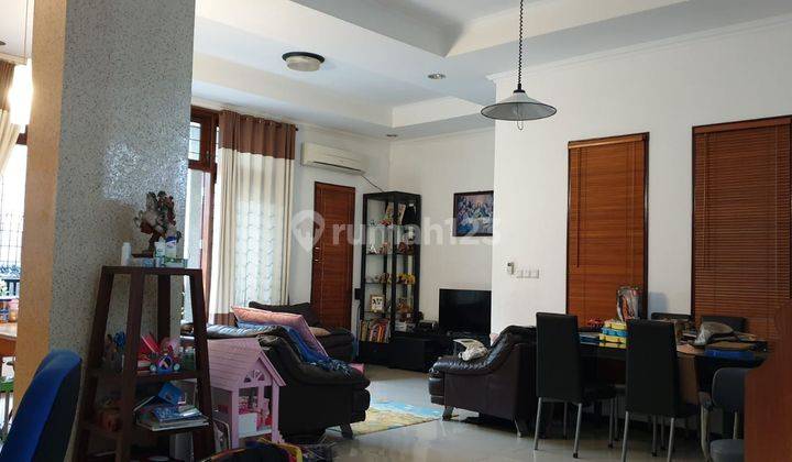 Dijual Rumah Bagus Mewah Tingkat 2 Lantai Siap Pakai di Jl. Halmahera 1