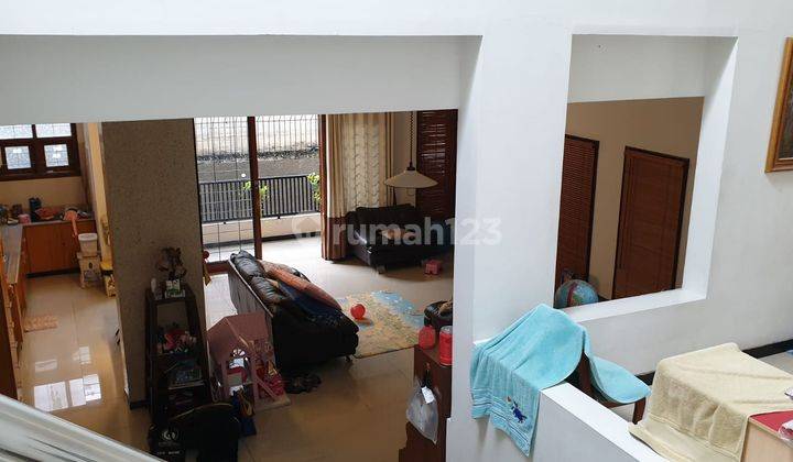 Dijual Rumah Bagus Mewah Tingkat 2 Lantai Siap Pakai di Jl. Halmahera 3