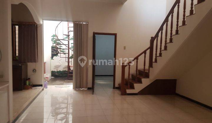 Dijual Rumah Bagus Tingkat 2 Lantai Siap Pakai di Perumahan Semarang Indah 2