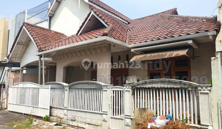 Dijual Rumah Tingkat 1,5 Lantai Siap Pakai di Jl. Erlangga, Semarang 1