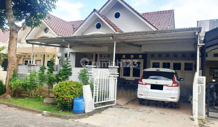 Dijual Rumah Bagus Tingkat 1,5 Lantai Siap Pakai di Perumahan Graha Padma, Semarang 1