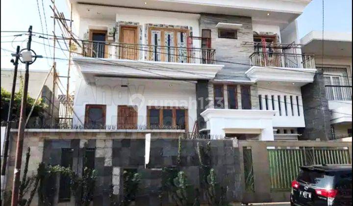 Dijual Rumah Mewah Tingkat 3 Lantai Siap Pakai di Daerah Brumbungan, Semarang 1