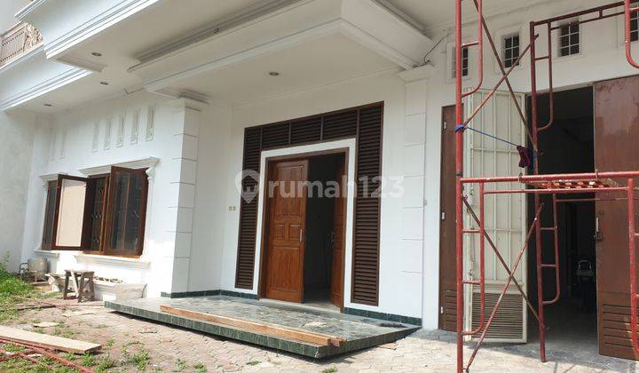 Dijual Rumah Mewah Tingkat 2,5 Lantai Siap Pakai Daerah Manyaran, Semarang 1