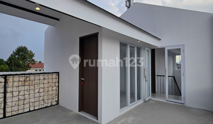 Rumah BRANDNEW 3 Lantai American Classic SHM Di Kemang