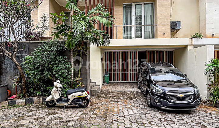 Bebas Banjir, Rumah Dalam Th, 3 Lantai, SHM, Siap Huni Bebas Banjir, Rumah Dalam Th, 3 Lantai, SHM, Siap Huni