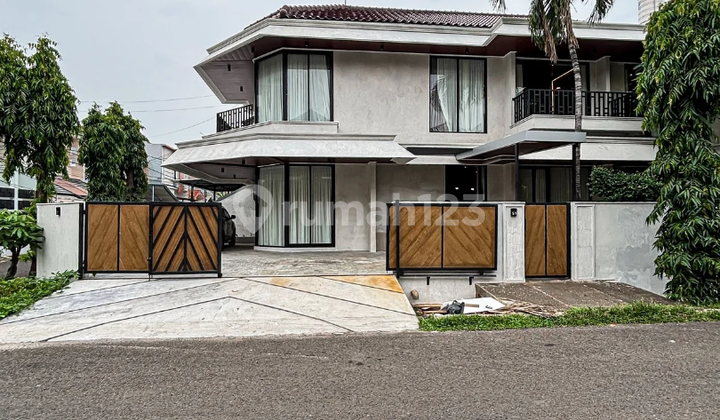 Rumah FULL FURNISHED Bagus 2 Lantai Lokasi Sangat Strategis Banyak Akses SHM