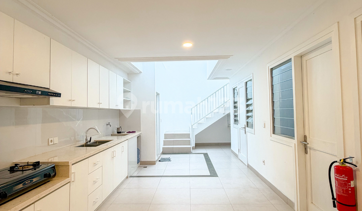 Rumah Kemang Selatan Brand New, American Clasic Rumah Kemang Selatan Brand New, American Clasic