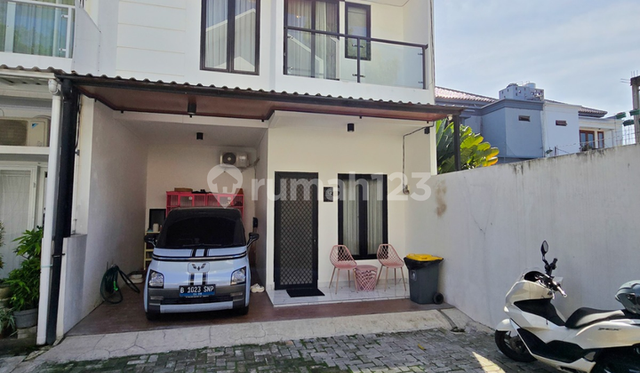 Rumah 3 Lantai Lokasi Premiun Akses Mudah Fully Furnushed
