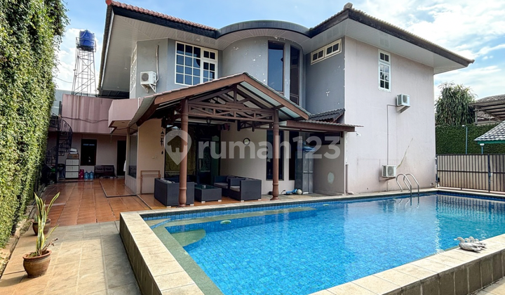Luxury Home Cipete Utara - 4BR, Pool & Kapasitas Parkir Besar
