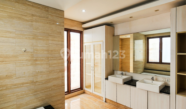 Siap Huni, Rumah di Kemang, 2 Lantai, SHM, Bebas Banjir 2