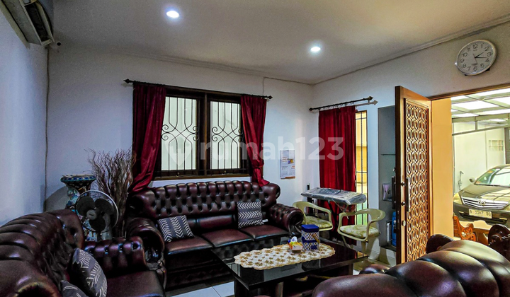 Dijual Rumah 2.5 Lantai Baru Renovasi di H. Danyong Cilandak Timur 2