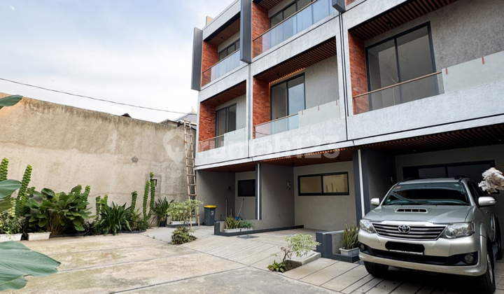 Rumah Bagus 4 Lantai Di Bangka Kemang