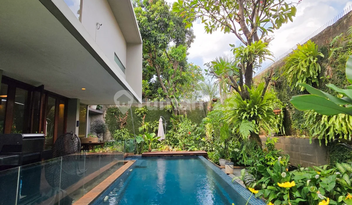 Rumah Bagus 2 Lantai FURNISHED Di Cipete SHM Tropical Modern
