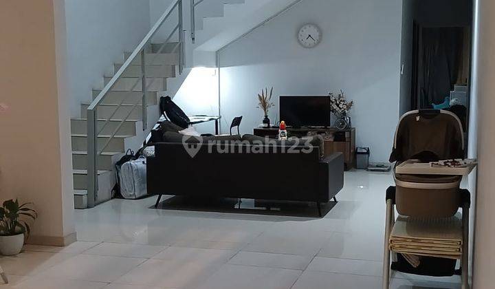 Rumah Nyaman 2 Lantai di Komplek Kopomas 1