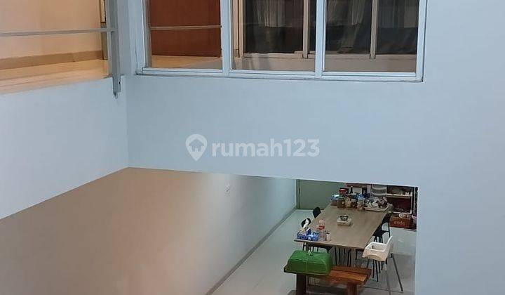 Rumah Nyaman 2 Lantai di Komplek Kopomas 2