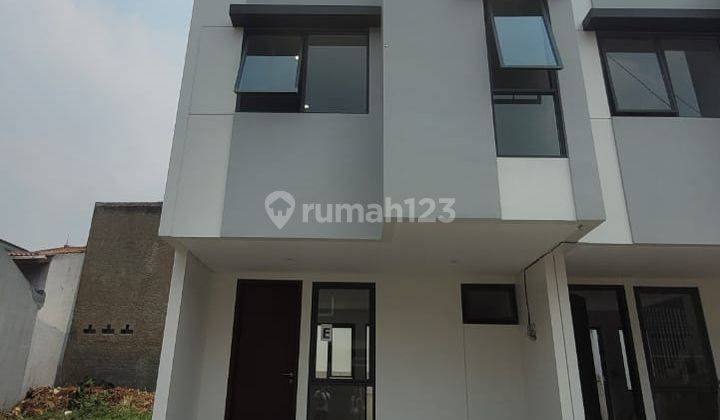 Dijual Rumah Minimalis di 2 Lantai Komplek Sariwangi Indah 1