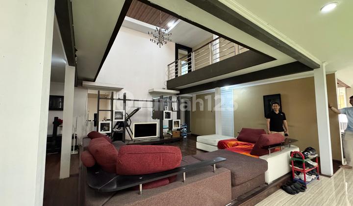 DIJUAL RUMAH 2 LANTAI SIAP HUNI DI KOMPLEK SETRADUTA 1