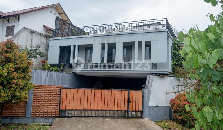 Hunian Tropical Courtyard Furnished Setiabudi Bandung Hunian Tropical Courtyard Furnished Setiabudi Bandung