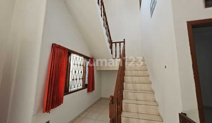 Rumah Terawat Siap Huni Lokasi Strategis di Kiara Sari, Turangga 