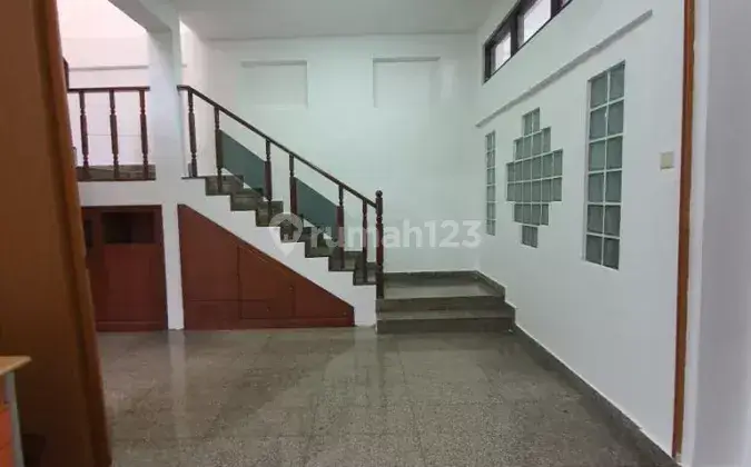 Disewakan Rumah Luas Dengan 5 Kamar Tidur - Lokasi Jl. Tanjug Menteng, Jakarta Pusat  3