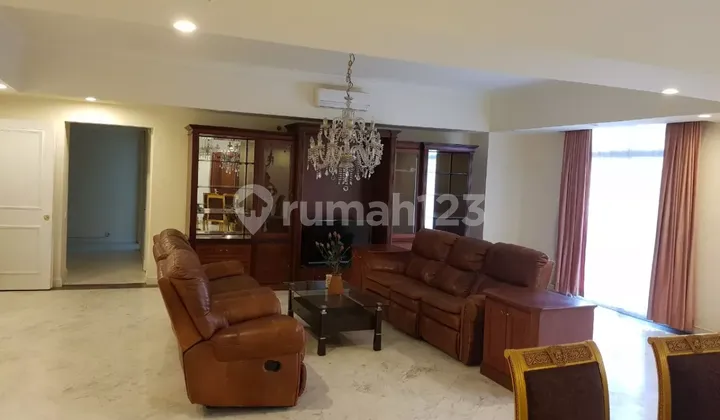 Dijual Apartemen Eksekutif Menteng, Jakarta Pusat - Type 4+1 BR Luas 265m2 Kondisi Semi Furnished 