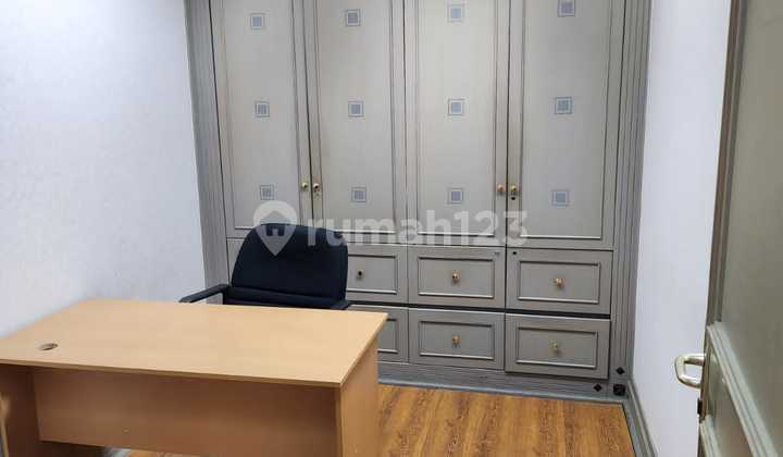Sewa Office Space Semi Furnished 218m2, Menara Sudirman Scbd Jakarta Selatan 