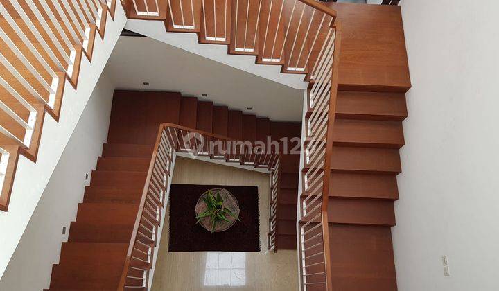 Dijual Rumah 3 Lantai Furnished Bagus, Lokasi Bebas Banjir, Kemang Jakarta Selatan 2