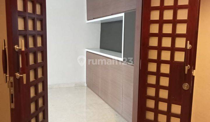 Disewakan Apartemen 3 BR Semi Furnished, Sudirman Mansion Scbd Jakarta Selatan  2