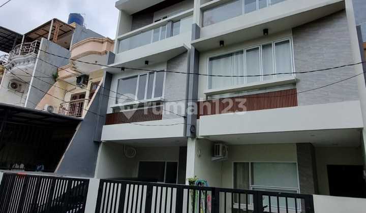 Dijual Cepat! Rumah Minimalis Modern Brand New 3 Lantai - Duri Kepa, Jakarta Barat