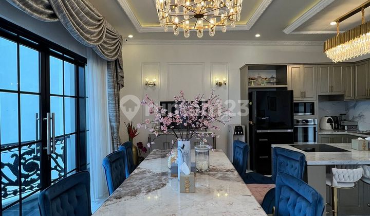 Dijual Townhouse Mewah 3 Lantai LT 122M² LB 300M² - Furnished, Jagakarsa, Jakarta Selatan