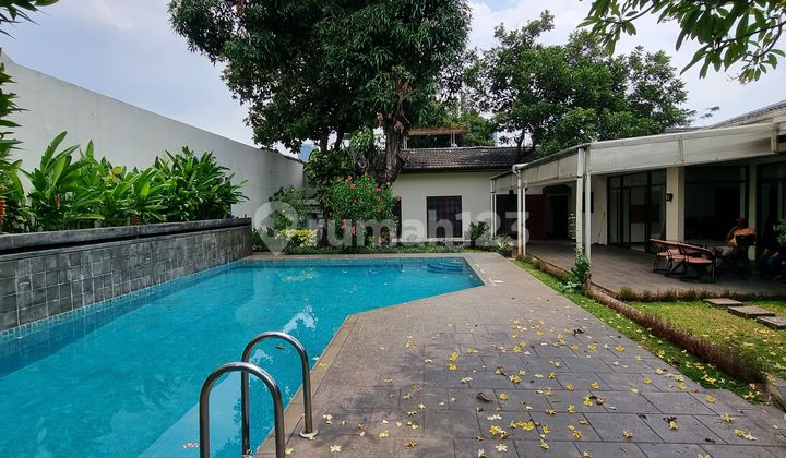 Disewakan Rumah 4 kamar Tidur dengan Pool dan Garden yang Luas, Lokasi di Kuningan Jakarta Selatan 1
