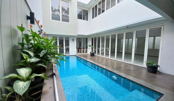 Disewakan Rumah 4 BR Dengan Private Pool, di Kebayoran Baru Jakarta Selatan 1