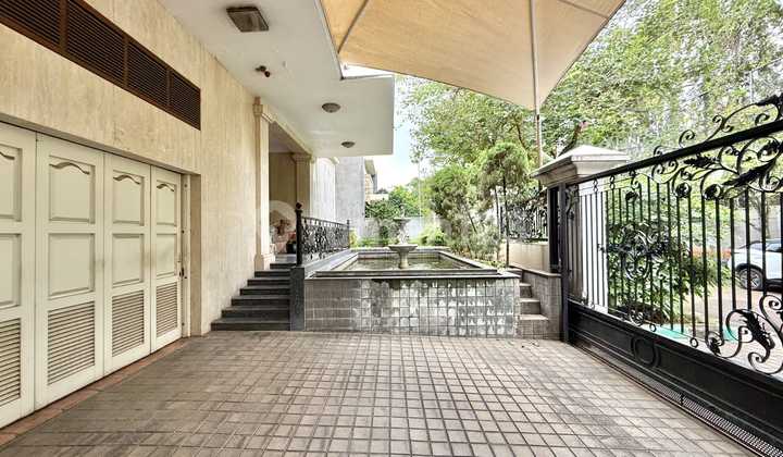 For Sale Luxury House in Senayan Area Land 589M² + Pool | Width 22M - Kebayoran Baru, South Jakarta 2